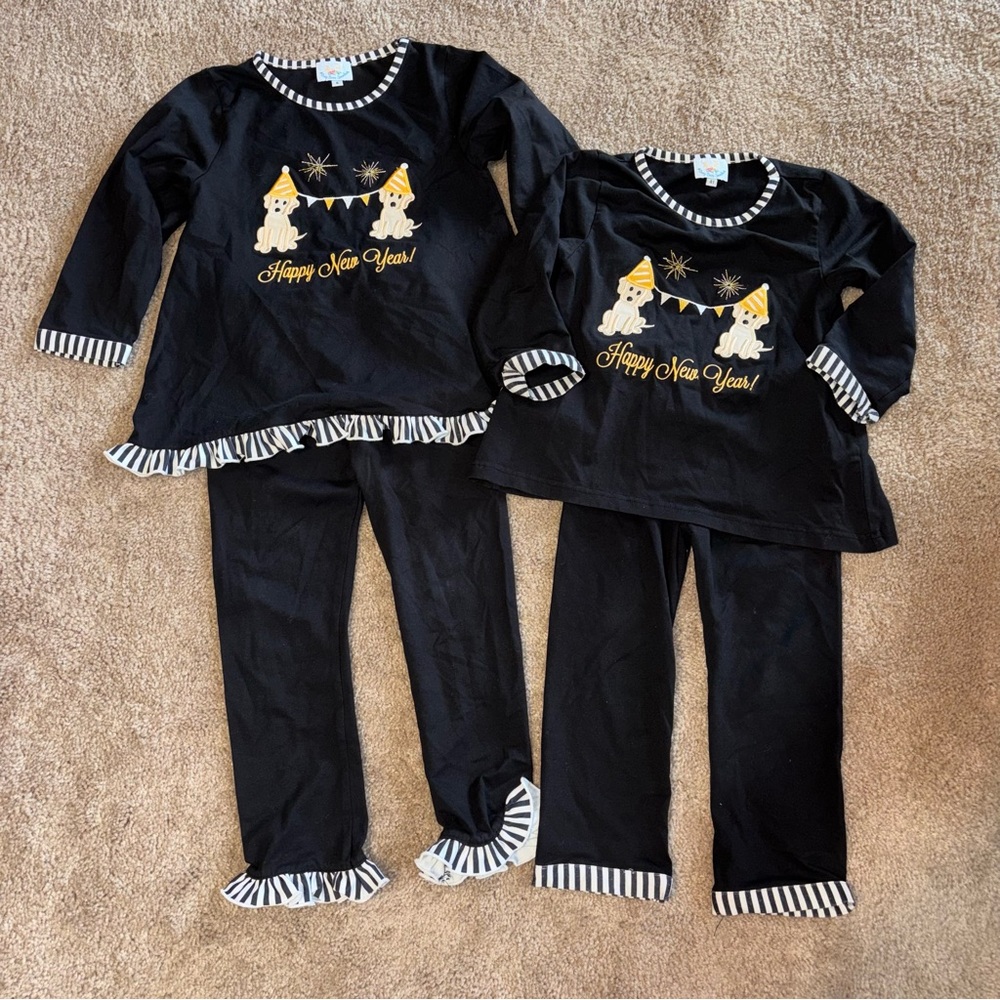 Busy Bees Smocks New Years sister set size 6 and 4t both excellent condition